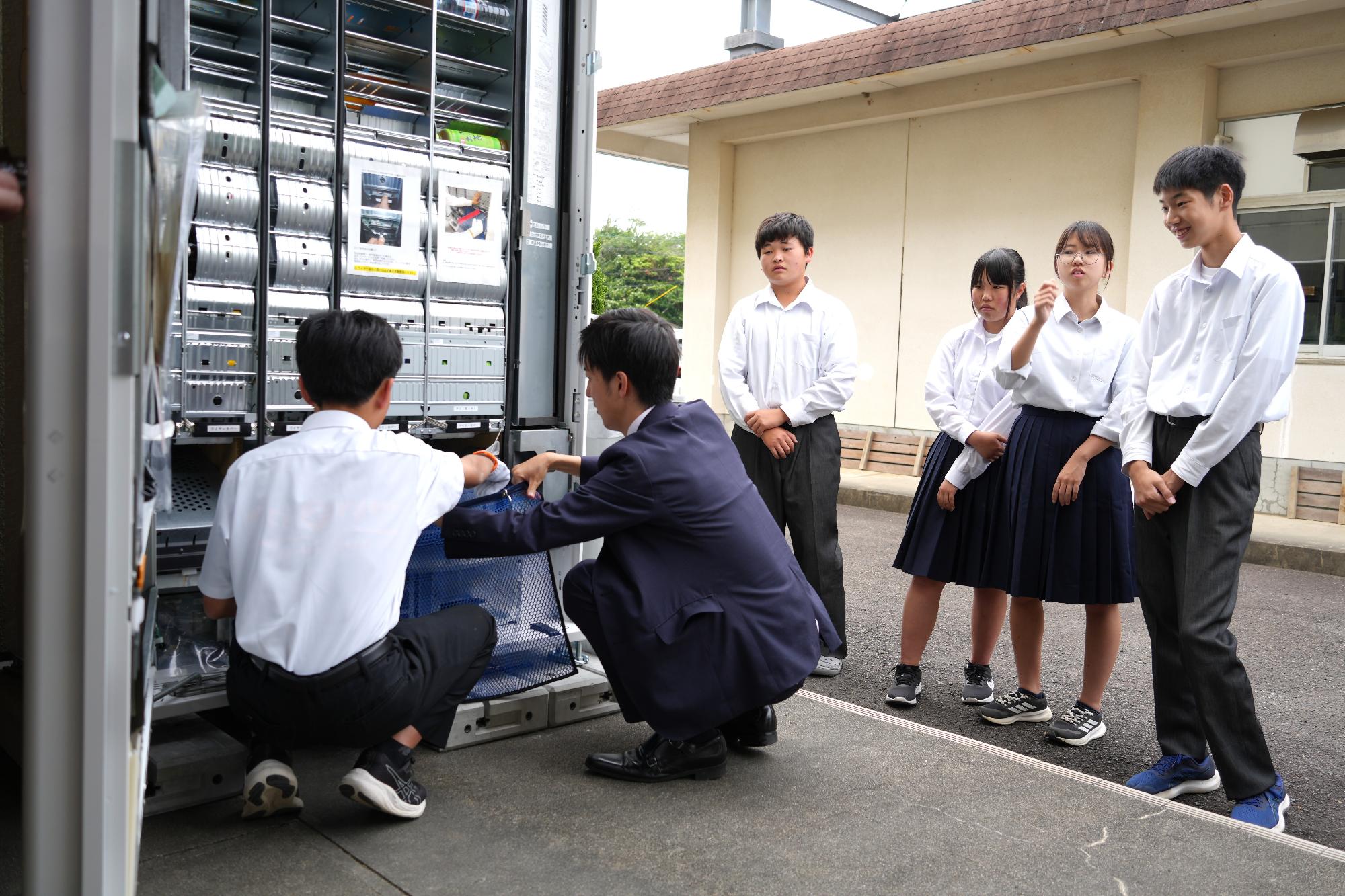 緊急時解放備蓄型自販機の設置