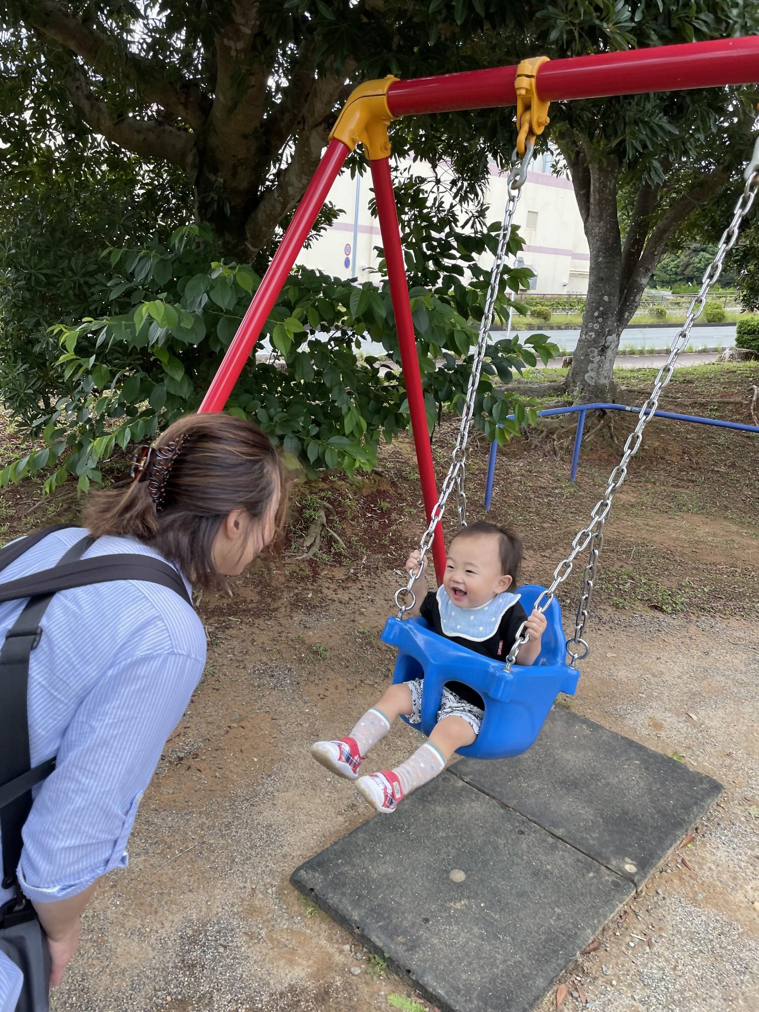 初めてのブランコ