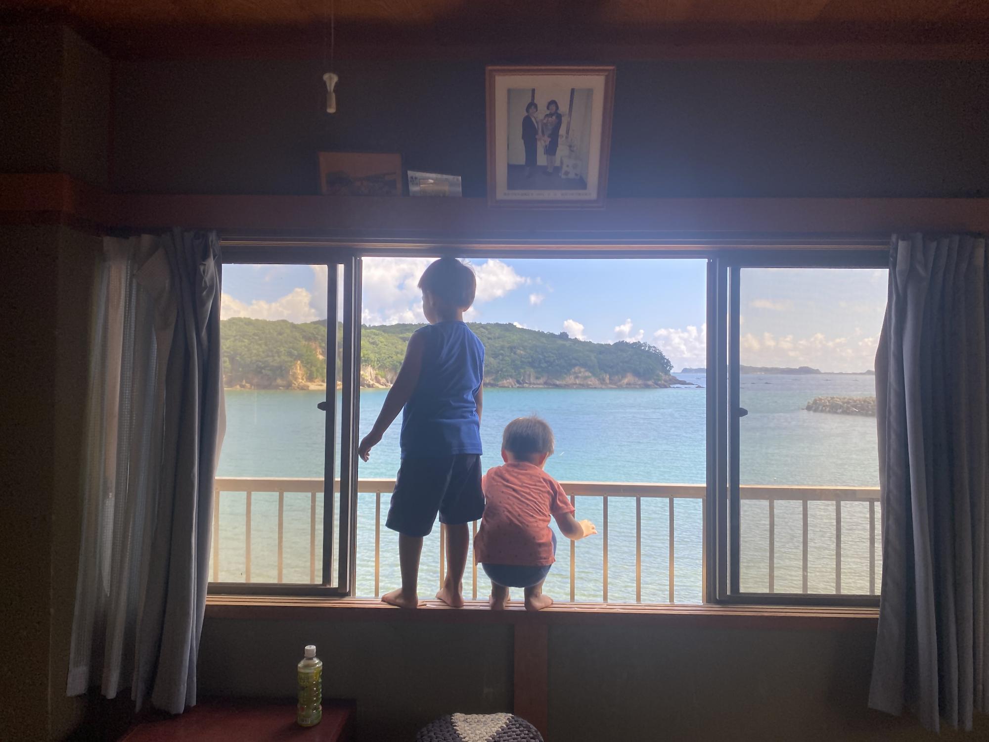 海と笑い声の家