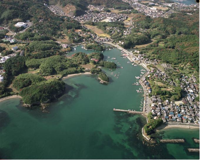 安楽島漁港の俯瞰写真