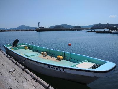 研究所所有のボートです。第八かもめ丸といいます。漁場調査や種苗の海での管理のために使います。