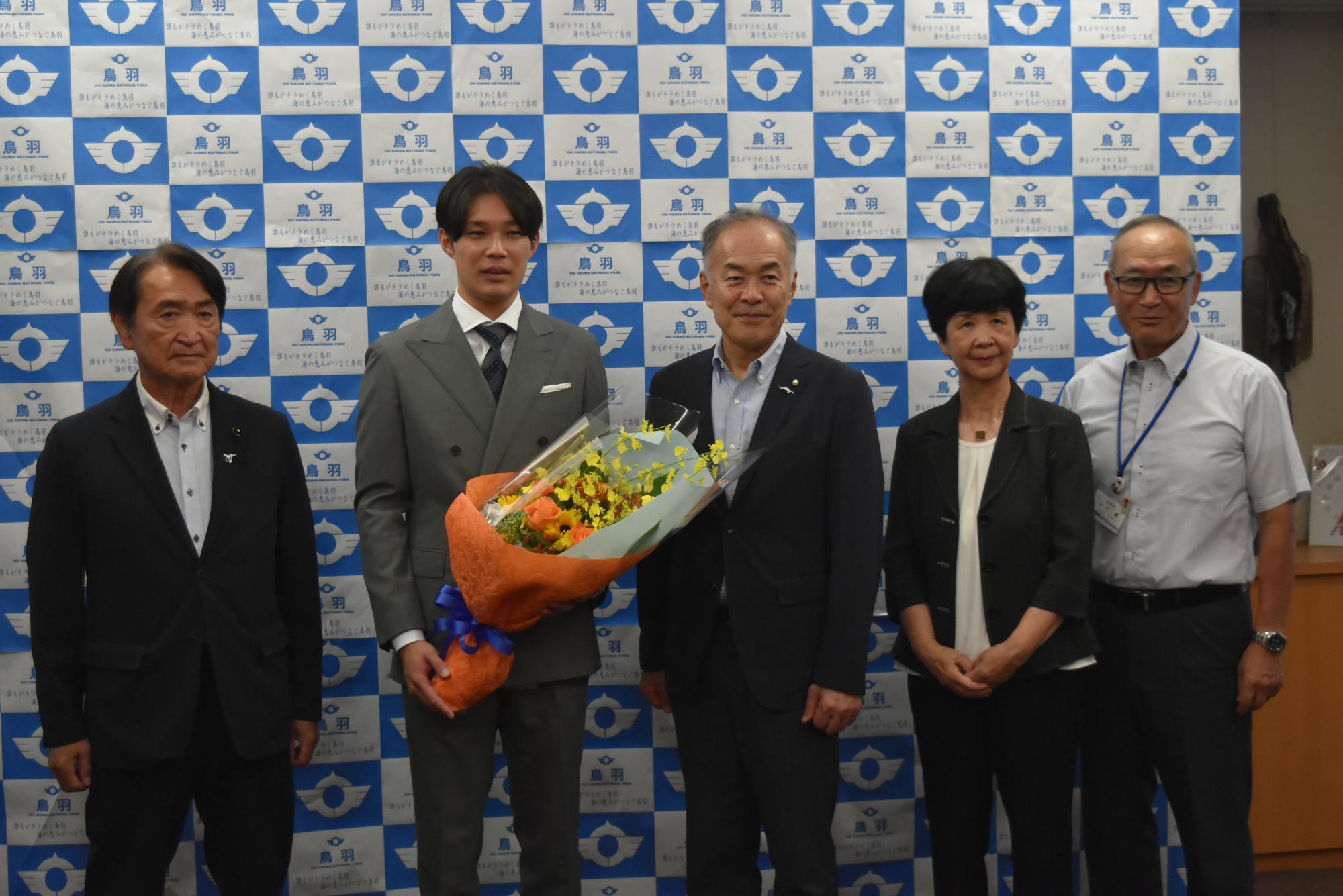 市長と山田選手他5人集合